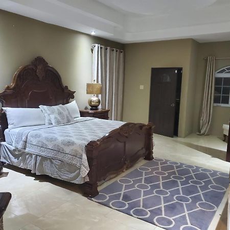 The Palms- Caribbean Estates -10 Minutes From The Beach- Gated Community Portmore Dış mekan fotoğraf