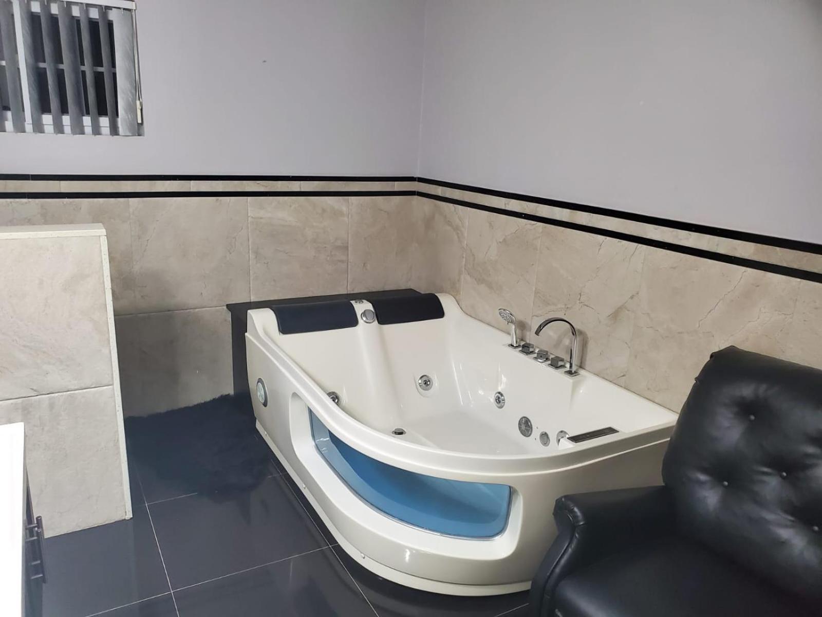 The Palms- Caribbean Estates -10 Minutes From The Beach- Gated Community Portmore Dış mekan fotoğraf