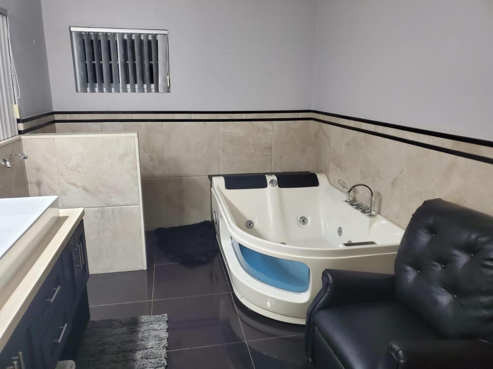 The Palms- Caribbean Estates -10 Minutes From The Beach- Gated Community Portmore Dış mekan fotoğraf