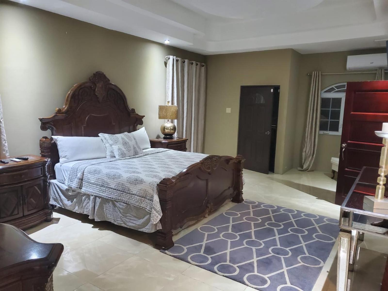 The Palms- Caribbean Estates -10 Minutes From The Beach- Gated Community Portmore Dış mekan fotoğraf