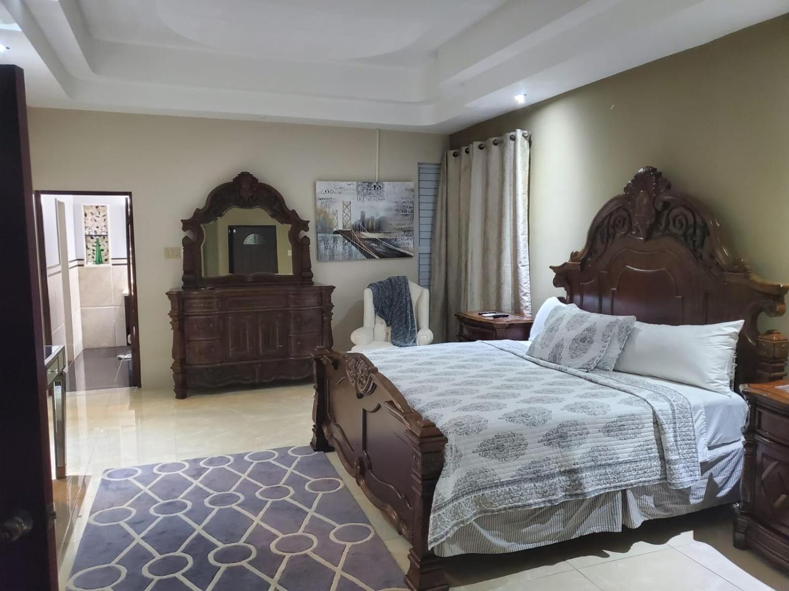 The Palms- Caribbean Estates -10 Minutes From The Beach- Gated Community Portmore Dış mekan fotoğraf